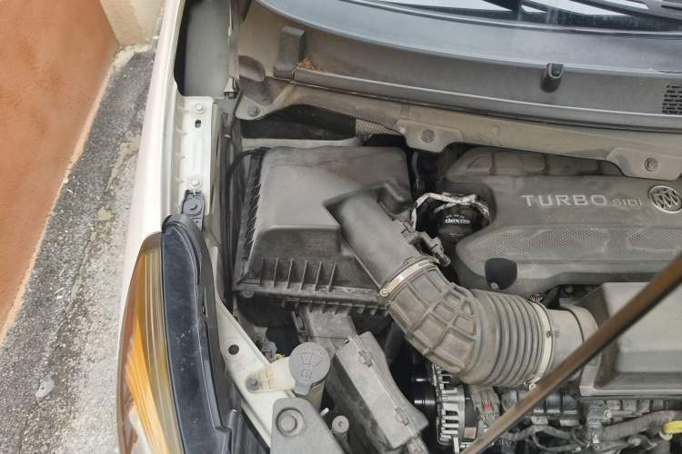 Used Buick GL8 2021 Land Cruiser Executive Class 652T Luxury Model Engine Bay Right