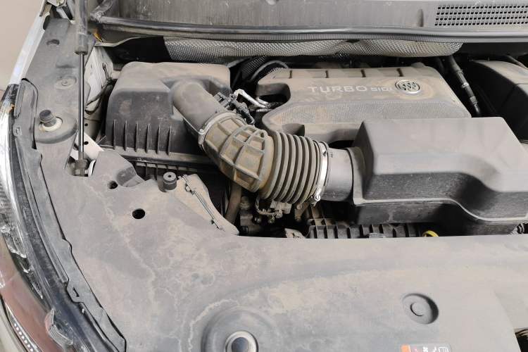 Used Buick GL8 2021 ES Land Cruiser 653T Smart Flagship Model Engine Bay Right