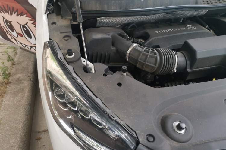 Used Buick GL8 2021 ES Land Cruiser 653T Flagship Model Engine Bay Right