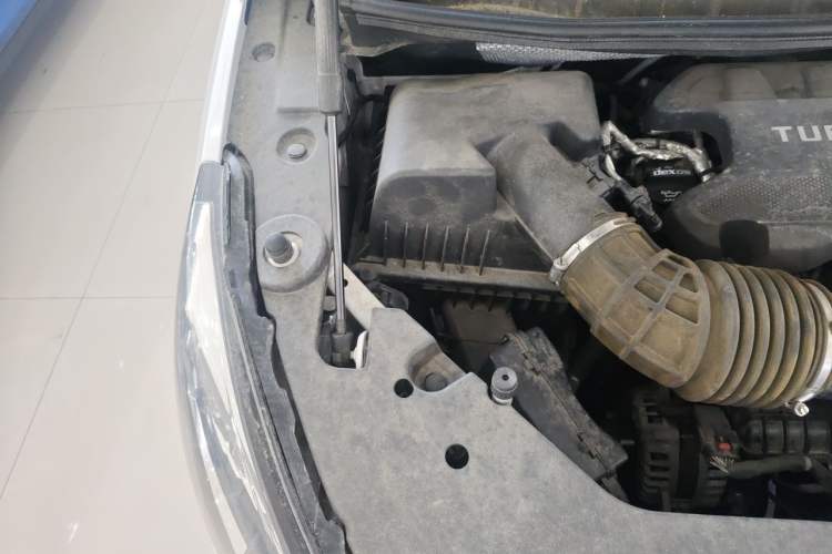 Used Buick GL8 2021 ES Land Cruiser 653T Flagship Model Engine Bay Right