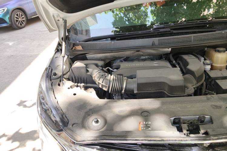 Used Buick GL8 2021 ES Landtrek 653T Luxury Model Engine Bay Right
