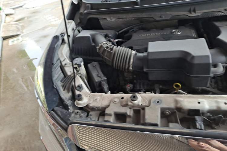 Used Buick GL8 2021 Land Cruiser Executive Class 652T Comfort Model Engine Bay Right