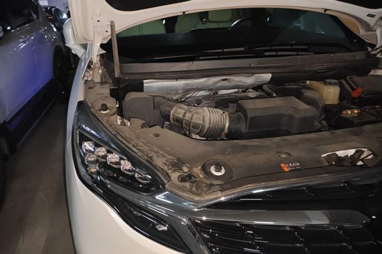 Used Buick GL8 2021 ES Land Cruiser 653T Luxury Edition Engine Bay Right