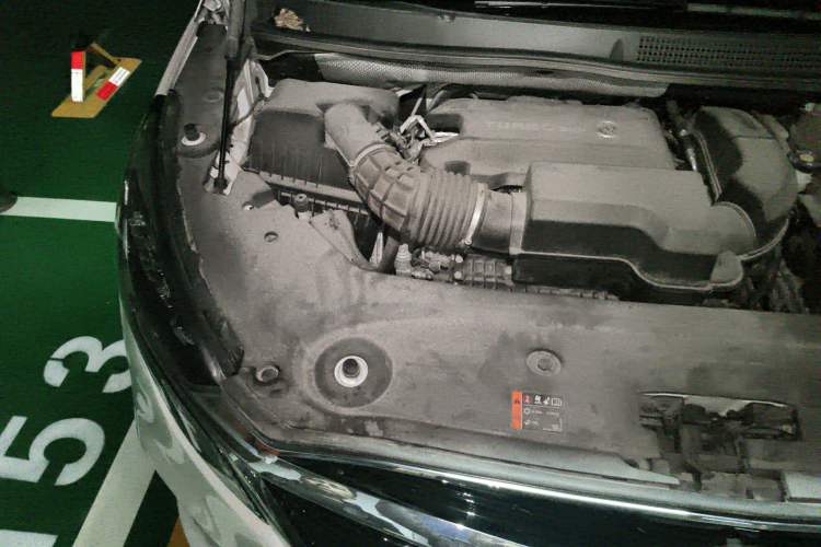 Used Buick GL8 2021 ES Land Cruiser 653T Luxury Edition Engine Bay Right