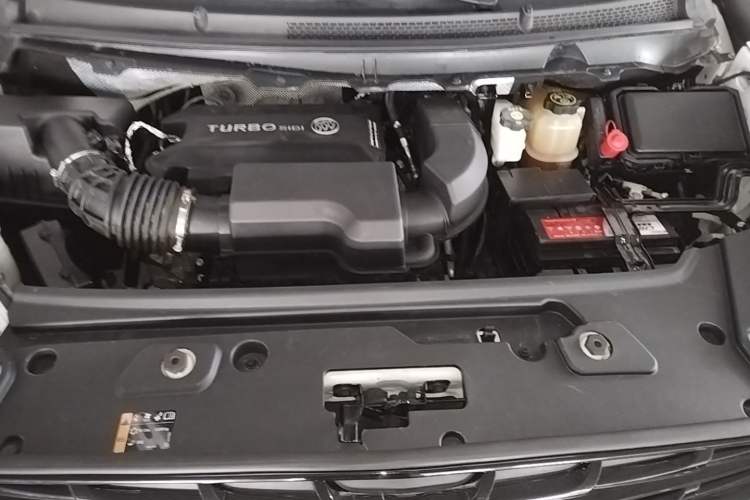 Used Buick GL8 2021 Land Cruiser Executive Class 652T Luxury Model Engine Bay