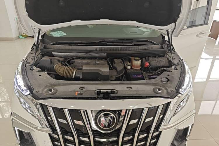 Used Buick GL8 2021 ES Land Cruiser 653T Flagship Model Engine Bay