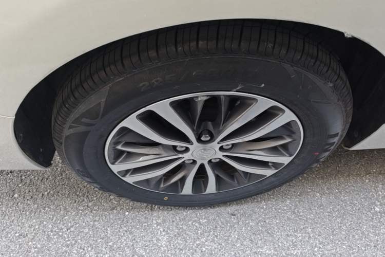 Used Buick GL8 2021 ES Landtrek 653T Comfort Edition Exterior 2