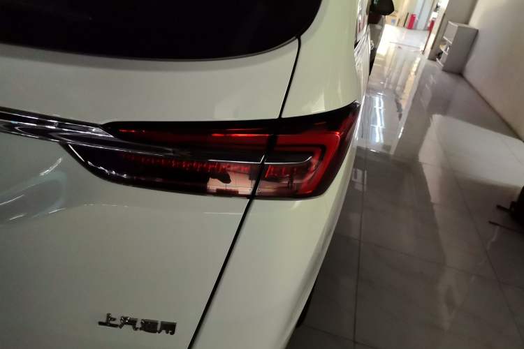 Used Buick GL8 2021 Land Cruiser Executive Class 652T Luxury Model Exterior 3