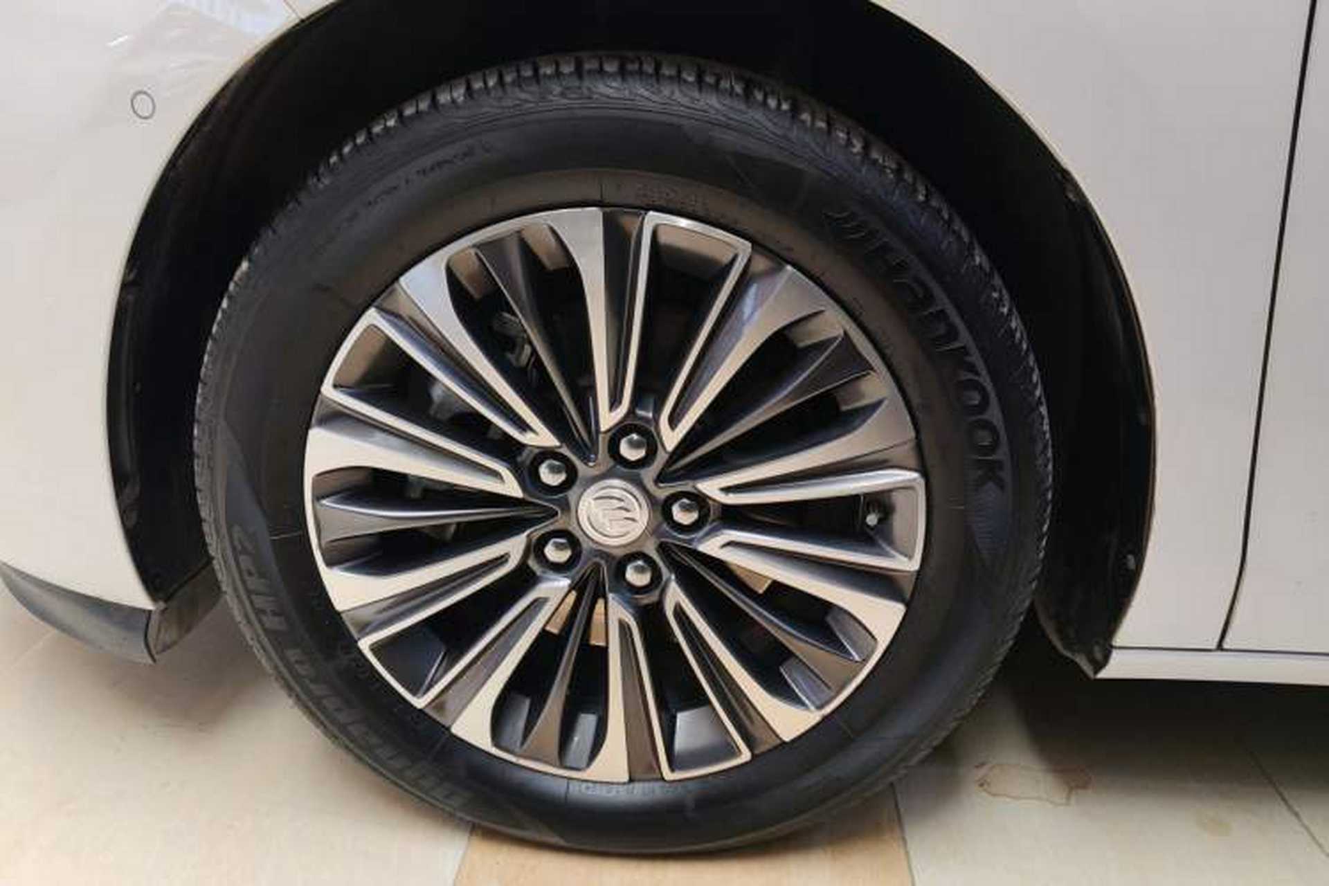 Used Buick GL8 2021 ES Landtrek 653T Luxury Model Exterior 4
