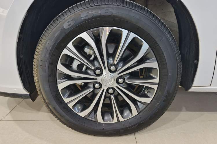 Used Buick GL8 2021 Land Cruiser Executive Class 652T Luxury Model Exterior 4