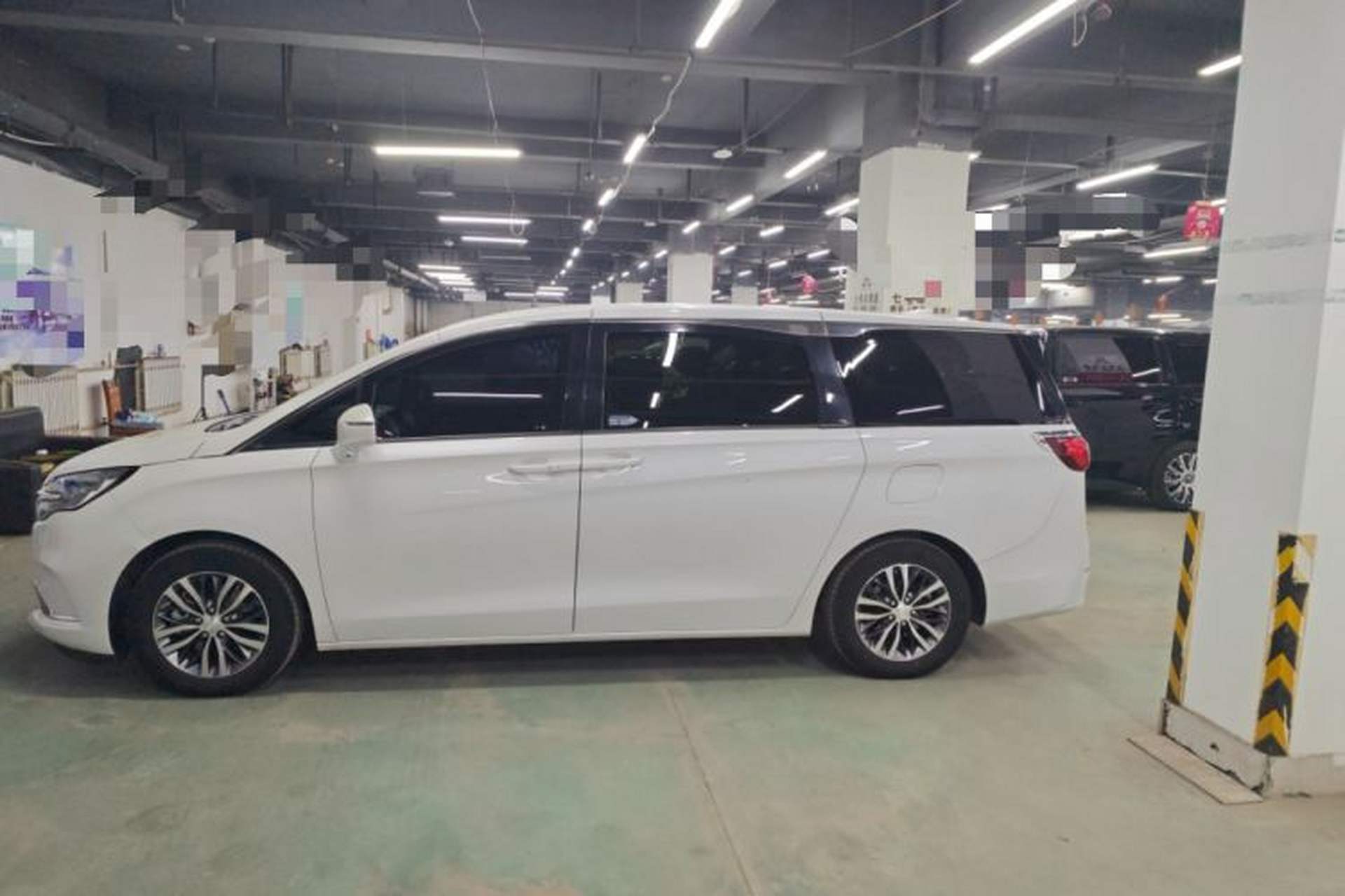 Used Buick GL8 2021 ES Landtrek 653T Comfort Edition Exterior 4