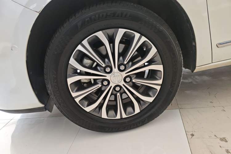 Used Buick GL8 2021 Land Cruiser Executive 652T Premium Model Exterior 4