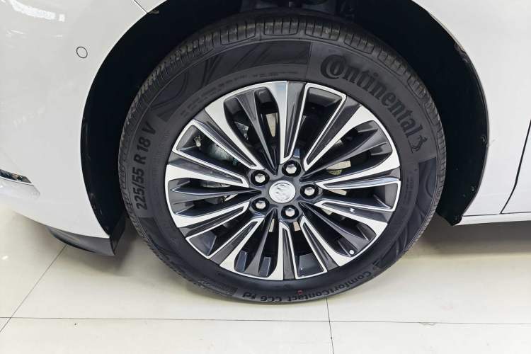 Used Buick GL8 2021 ES Landtrek 653T Luxury Model Exterior 5