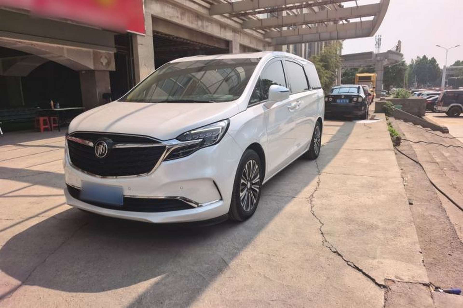 Used Buick GL8 2021 ES Landtrek 653T Luxury Model Exterior 5