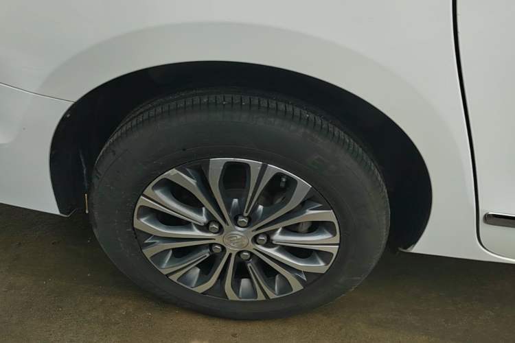Used Buick GL8 2021 Land Cruiser Executive Class 652T Luxury Model Exterior 5