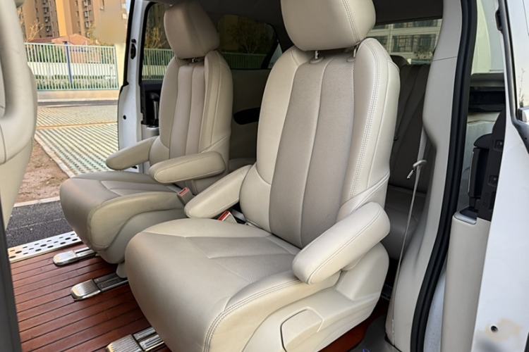 Used Buick GL8 2021 Land Cruiser Executive Class 652T Comfort Model Exterior 9
