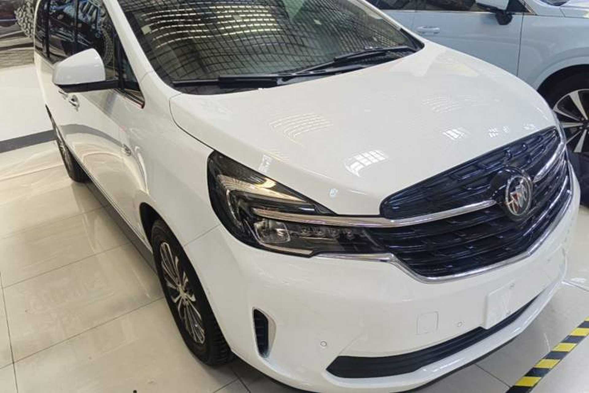 Used Buick GL8 2021 Land Cruiser Executive Class 652T Smart Luxury Model Front Right 45 Deg