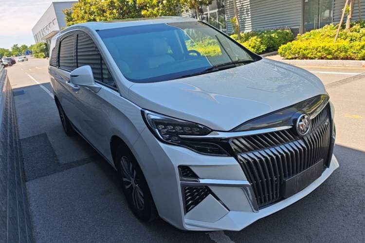 Used Buick GL8 2021 ES Landtrek 653T Comfort Edition Front Right 45 Deg