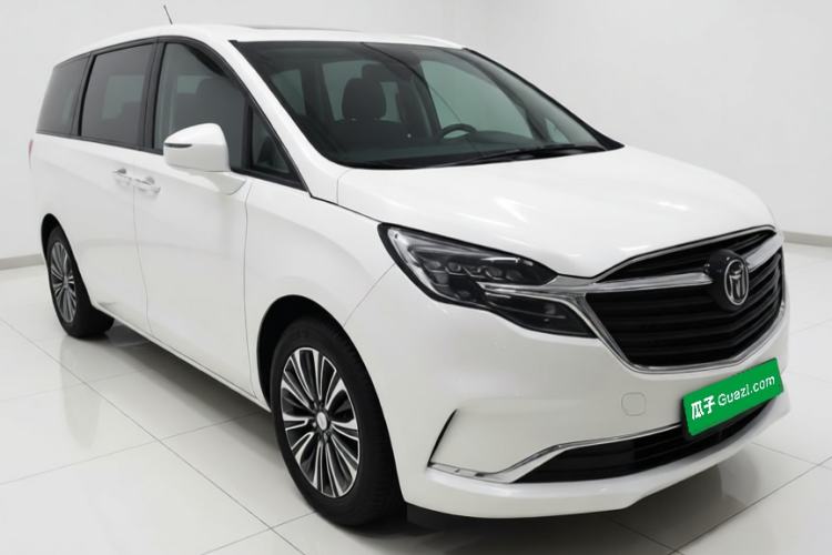 Used Buick GL8 2021 ES Landtrek 653T Luxury Model Front Right 45 Deg
