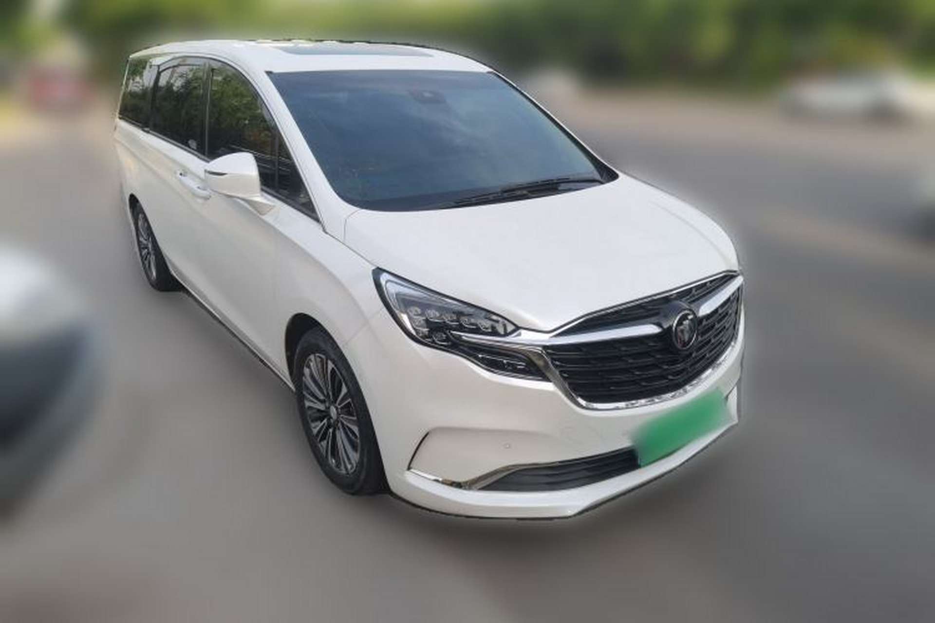 Used Buick GL8 2021 ES Landtrek 653T Luxury Model Front Right 45 Deg