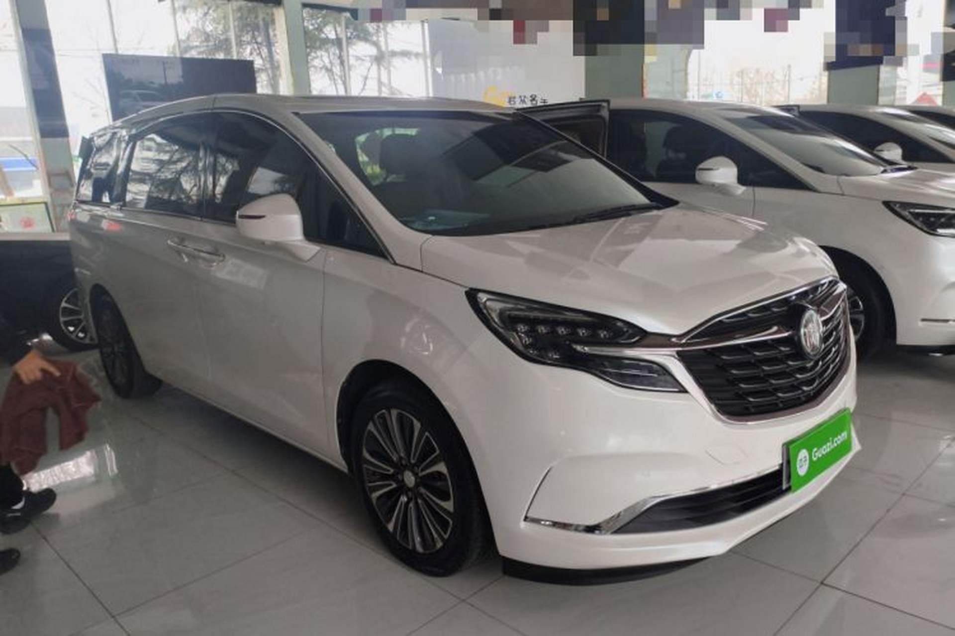 Used Buick GL8 2021 ES Landtrek 653T Luxury Model Front Right 45 Deg