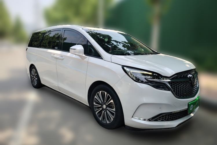 Used Buick GL8 2021 ES Landtrek 653T Smart Luxury Model Front Right 45 Deg