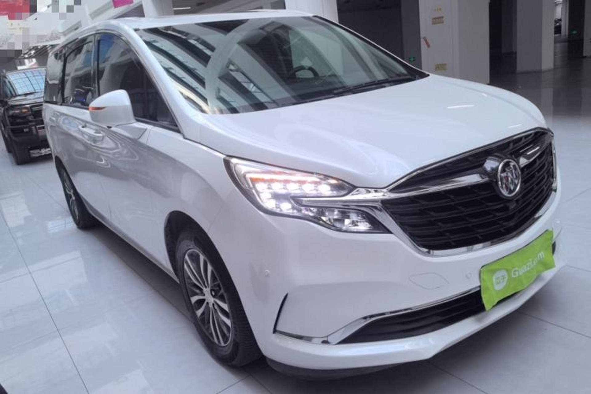 Used Buick GL8 2021 ES Landtrek 653T Comfort Edition Front Right 45 Deg