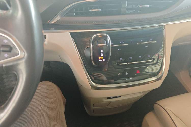 Used Buick GL8 2021 Land Cruiser Executive Class 652T Luxury Model Gear Lever