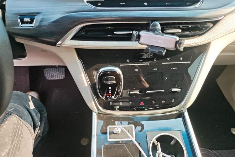 Used Buick GL8 2021 ES Landtrek 653T Comfort Edition Gear Lever