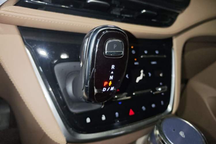 Used Buick GL8 2021 ES Land Cruiser 653T Luxury Edition Gear Lever