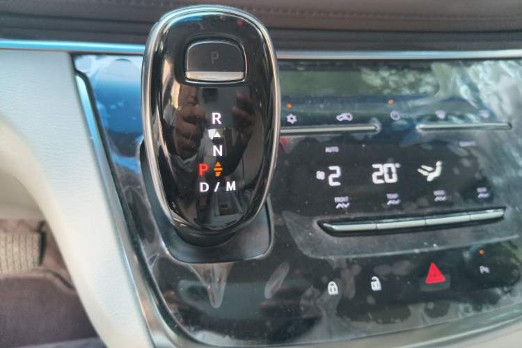 Used Buick GL8 2021 Land Cruiser Executive Class 652T Luxury Model Gear Lever