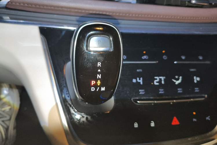 Used Buick GL8 2021 Land Cruiser Executive 652T Premium Model Gear Lever