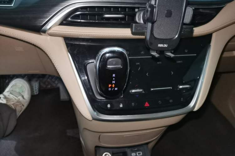 Used Buick GL8 2021 ES Land Cruiser 653T Luxury Edition Gear Lever