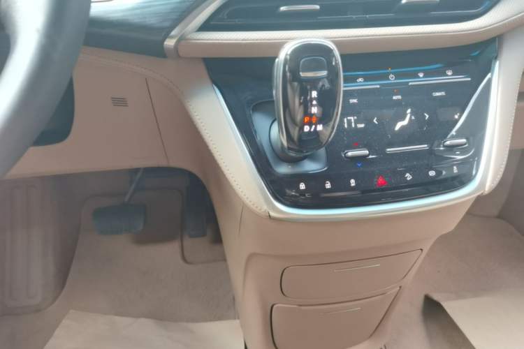 Used Buick GL8 2021 ES Land Cruiser 653T Luxury Edition Gear Lever