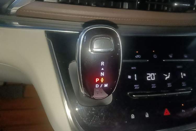 Used Buick GL8 2021 Land Cruiser Executive 652T Premium Model Gear Lever