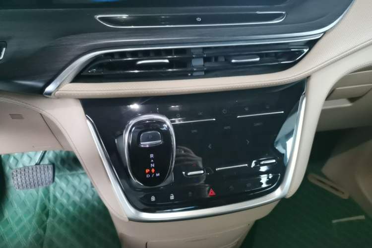 Used Buick GL8 2021 ES Land Cruiser 653T Luxury Edition Gear Lever