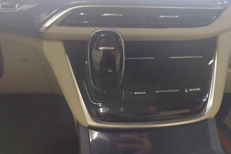 Used Buick GL8 2021 ES Landtrek 653T Comfort Edition Gear Lever