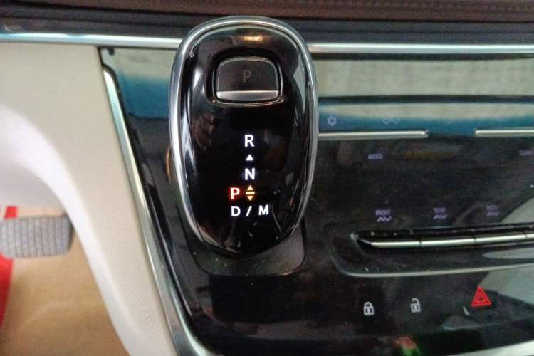 Used Buick GL8 2021 Land Cruiser Executive Class 652T Luxury Model Gear Lever
