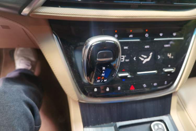 Used Buick GL8 2021 ES Land Cruiser 653T Luxury Edition Gear Lever