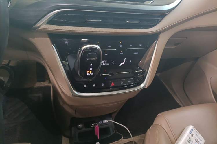Used Buick GL8 2021 ES Land Cruiser 653T Luxury Edition Gear Lever