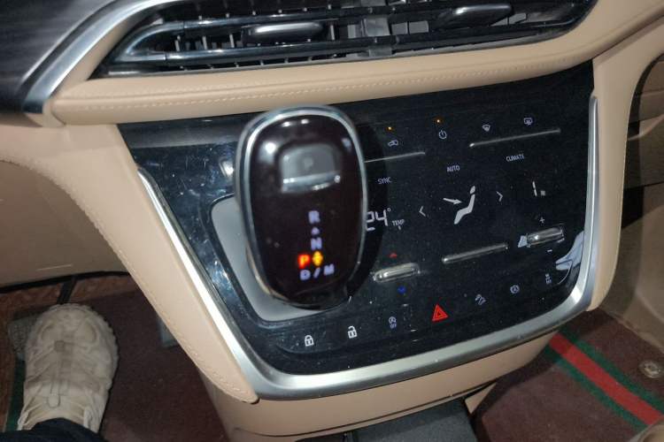 Used Buick GL8 2021 ES Land Cruiser 653T Luxury Edition Gear Lever