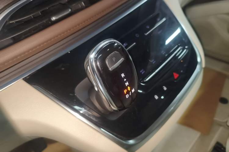 Used Buick GL8 2021 Land Cruiser Executive Class 652T Luxury Model Gear Lever