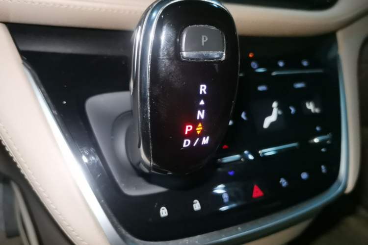 Used Buick GL8 2021 ES Land Cruiser 653T Luxury Edition Gear Lever