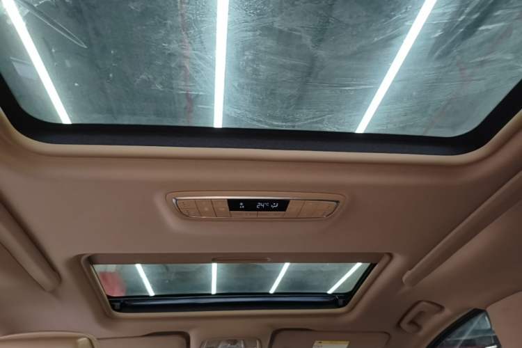 Used Buick GL8 2021 ES Landtrek 653T Luxury Model Headliner