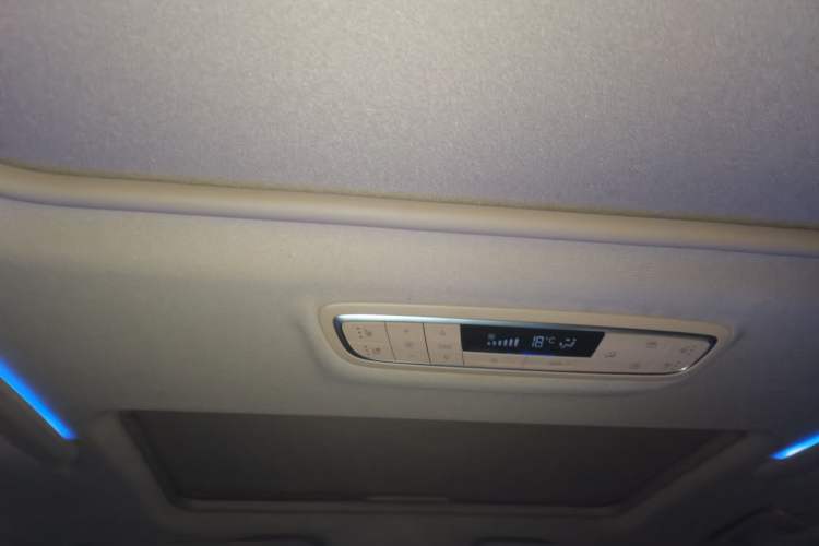 Used Buick GL8 2021 ES Landtrek 653T Luxury Model Headliner