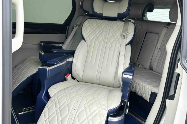 Used Buick GL8 2021 ES Landtrek 653T Comfort Edition Interior 1