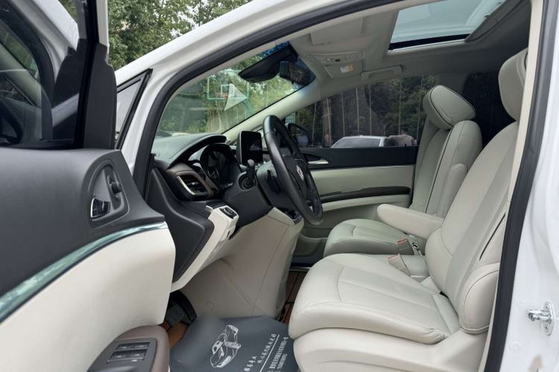 Used Buick GL8 2021 Land Cruiser Executive Class 652T Smart Luxury Model Interior 1