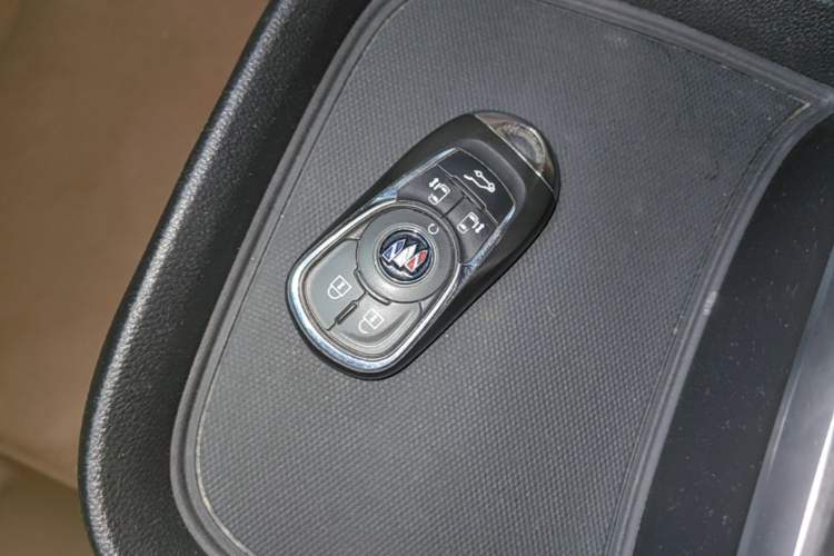 Used Buick GL8 2021 ES Landtrek 653T Luxury Model Interior 1