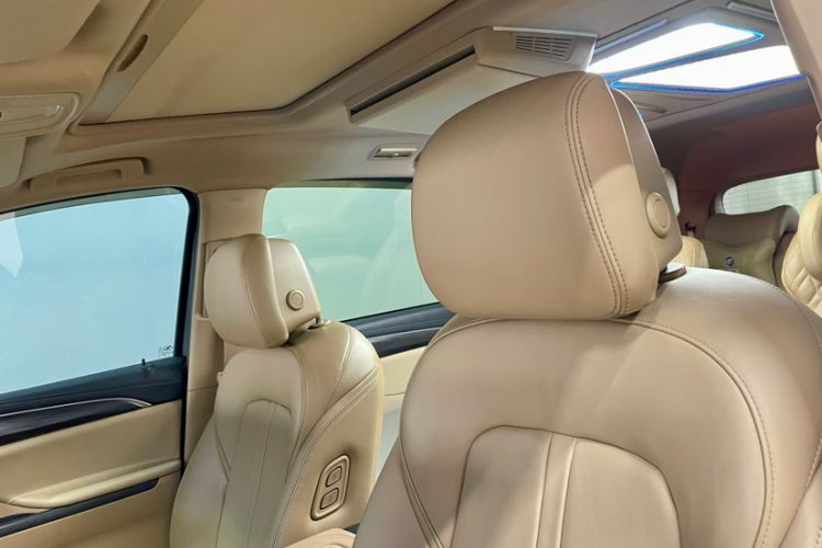 Used Buick GL8 2021 ES Land Cruiser 653T Luxury Edition Interior 10