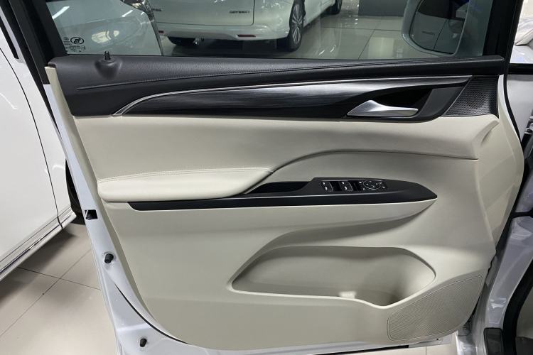 Used Buick GL8 2021 ES Landtrek 653T Comfort Edition Interior 14